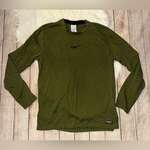 Nike men’s shirt size m